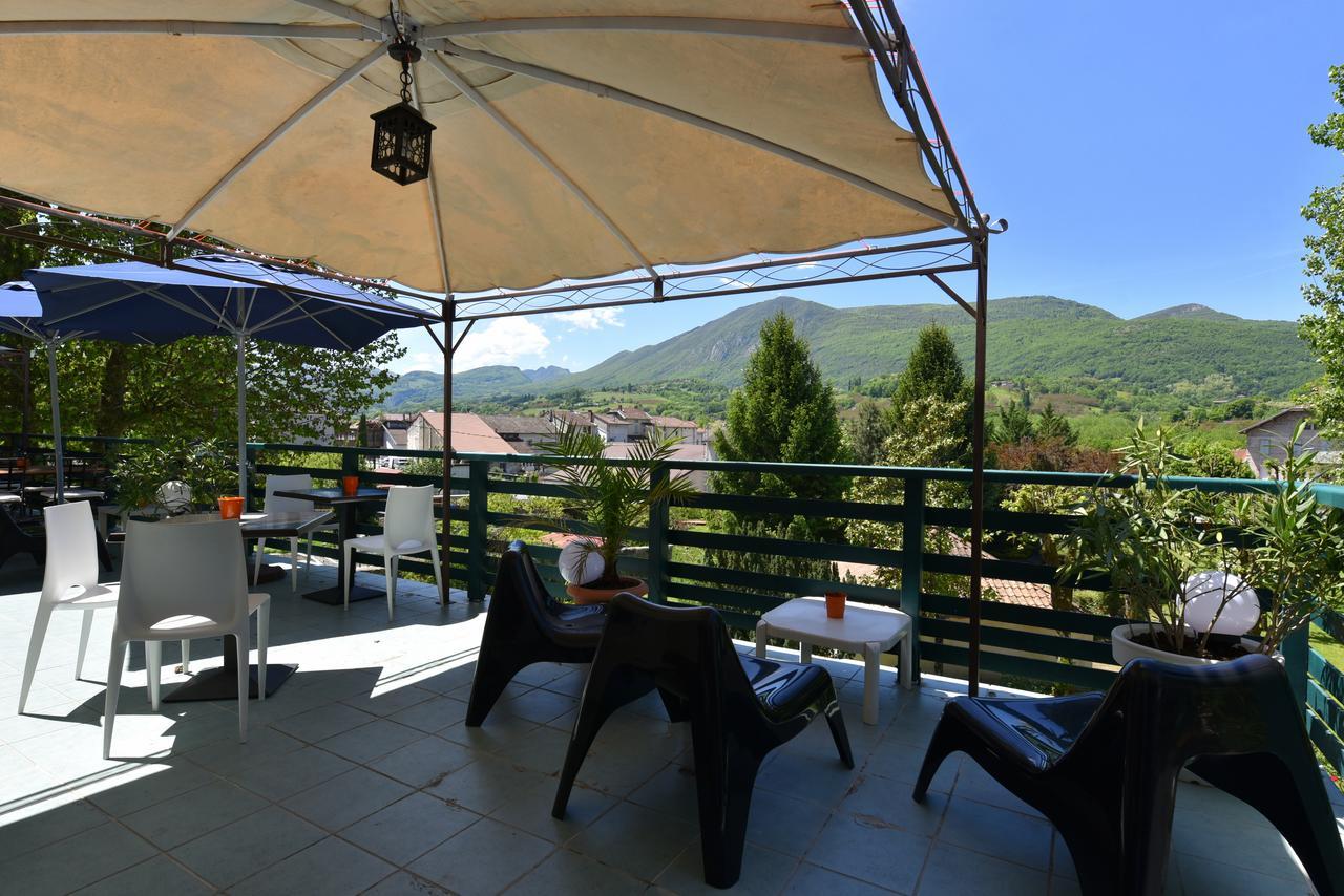 Logis Hotel Restaurant Le Castel Fleuri Saint-Jean-en-Royans Ngoại thất bức ảnh
