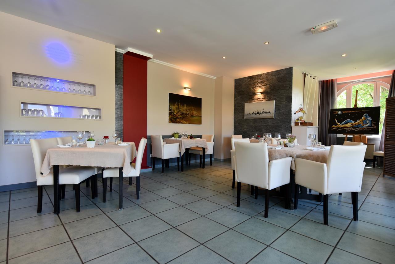 Logis Hotel Restaurant Le Castel Fleuri Saint-Jean-en-Royans Ngoại thất bức ảnh