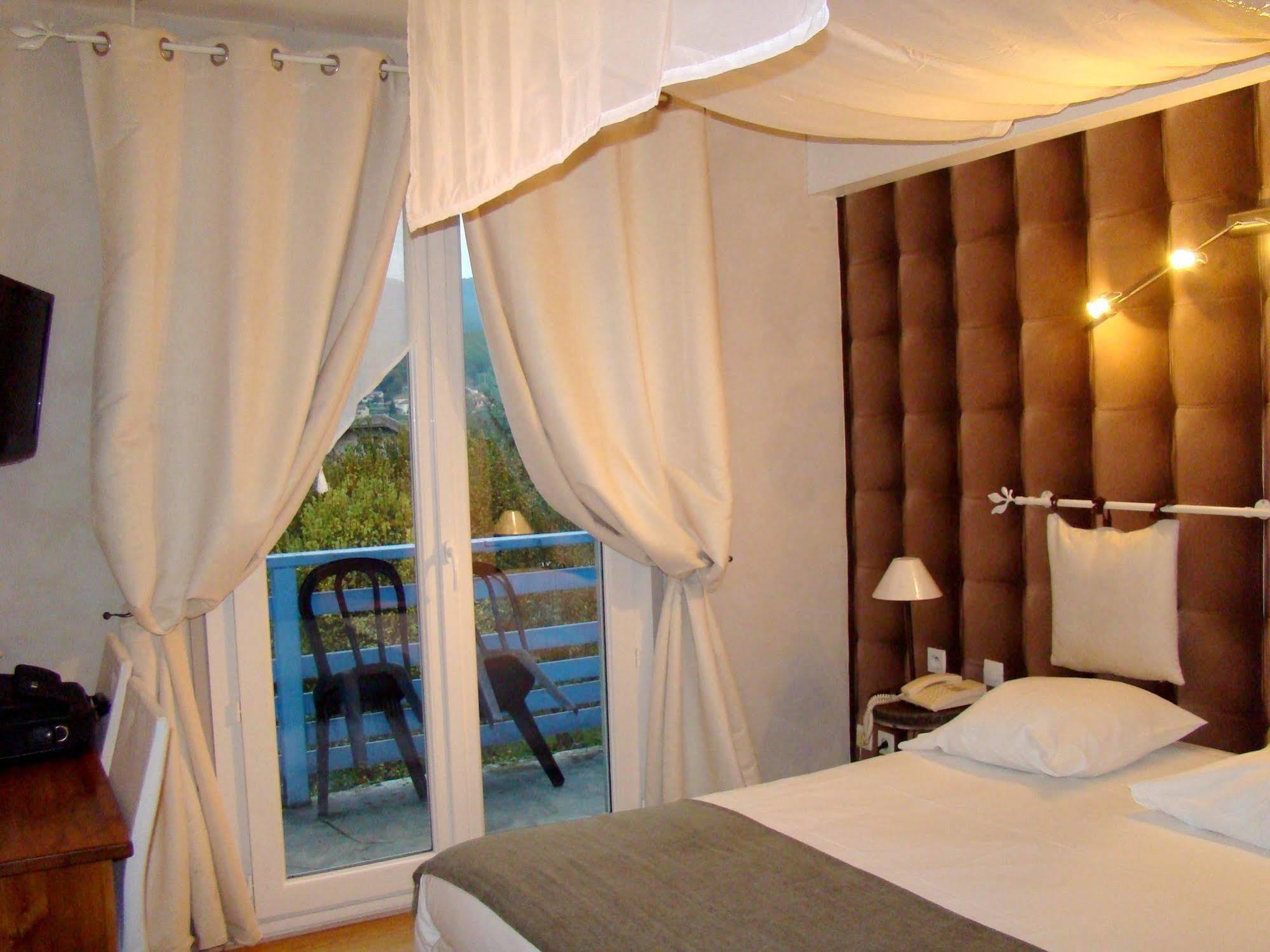 Logis Hotel Restaurant Le Castel Fleuri Saint-Jean-en-Royans Ngoại thất bức ảnh