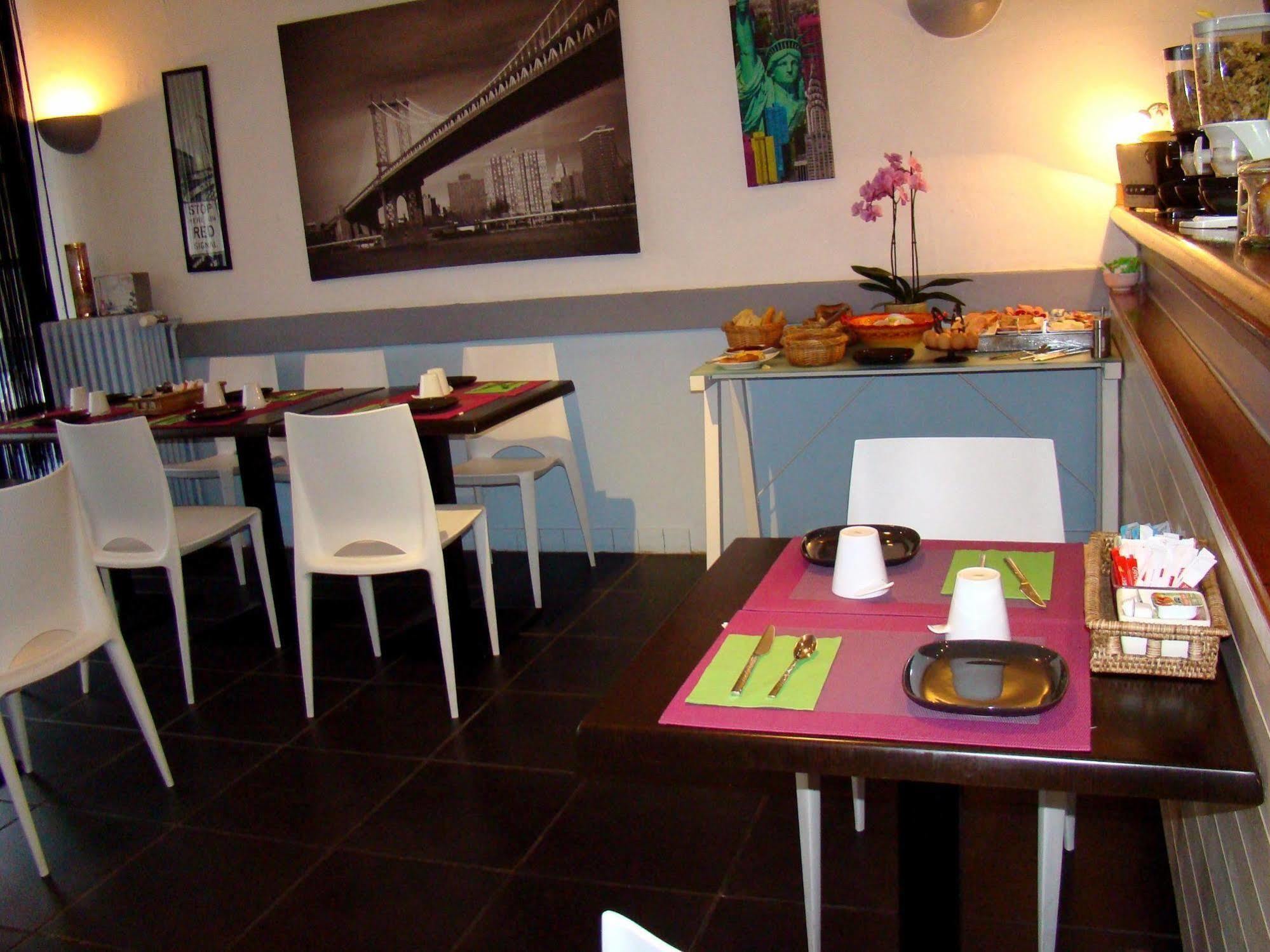 Logis Hotel Restaurant Le Castel Fleuri Saint-Jean-en-Royans Ngoại thất bức ảnh